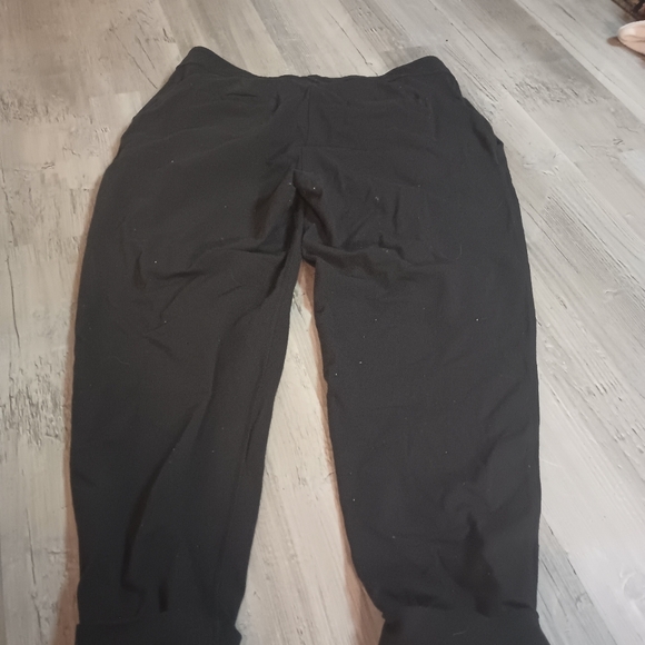 Lululemon - Picture 4 of 5